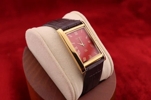 ⌚✨ Vintage Seiko Slim Quartz Gentlemen's Red Dial ,Dark Brown Dress Watch