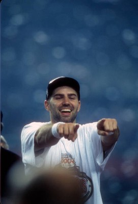 Quarterback Kurt Warner St Louis Rams celebrates winning Super Bow- Old Photo 3