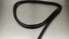 2003-2006 Chevrolet SSR OEM Right Pass Lower Door Weatherstrip Seal 15228407