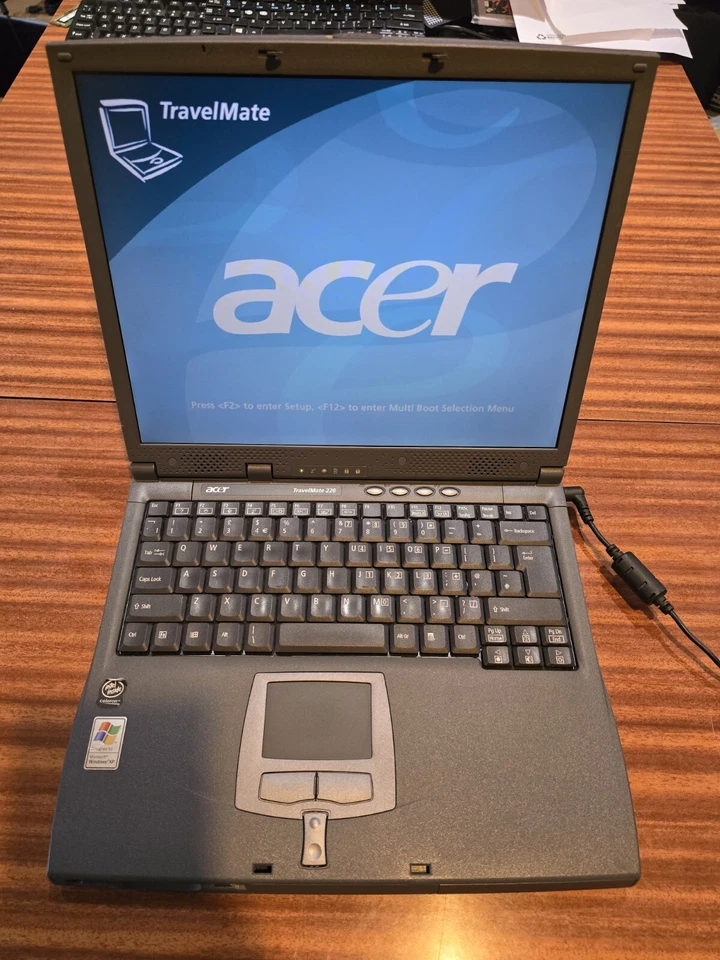 Acer TravelMate 220 MS2109 vitange , Celeron, 14" ,Windows XP ,20GB HDD(109) - Image 2 of 4