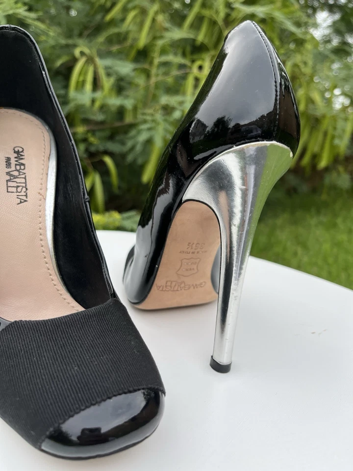 BOMBAS GIAMBATTISTA VALLI T 35.5 EN CHAROL NEGRO Y TACONES PLATEADOS Italia Foto 2 de 4