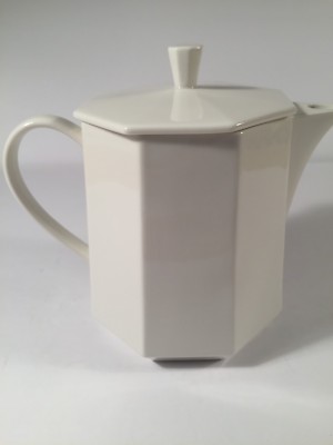 Lenox Entertain 365 Shape Teapot New in Box