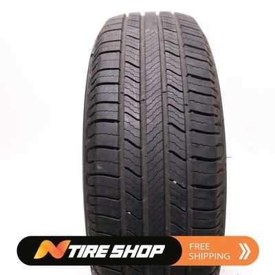 Set of 2 Used 225/65R17 Michelin Defender 2 - 102H - 10/32