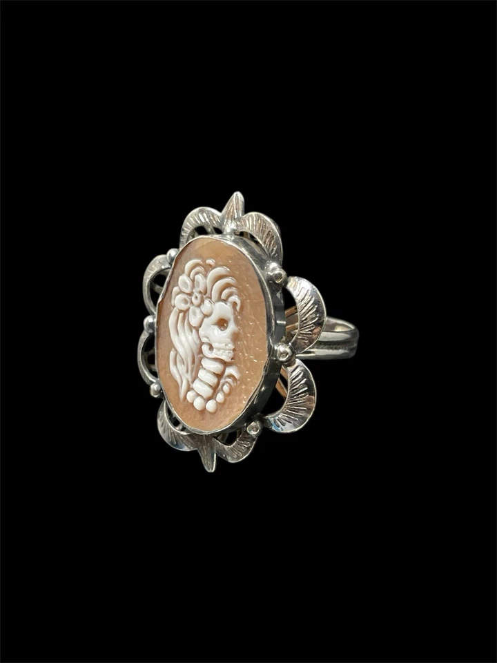 Anello Con Cameo Raffigurante Donna Teschio - Immagine 3 di 4