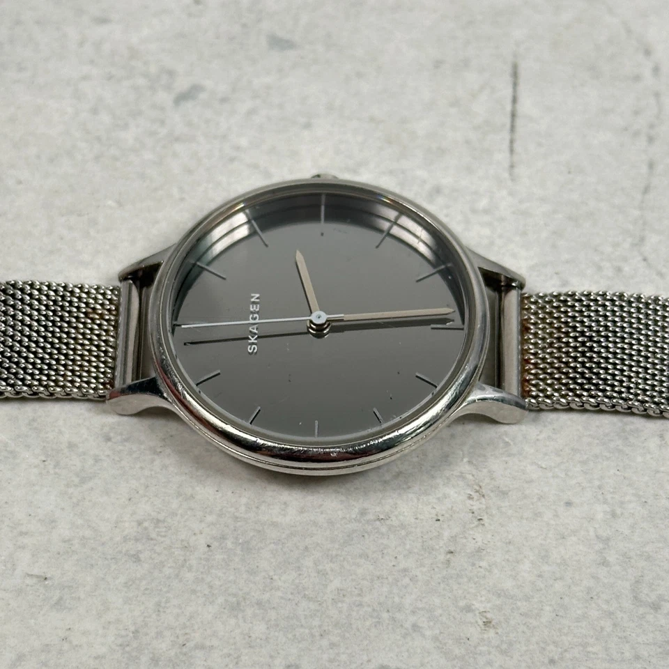 Skagen Watch Womens 30mm Mirrored Dial Anita Mesh Band Silver Tone New Battery - Image 2 of 4