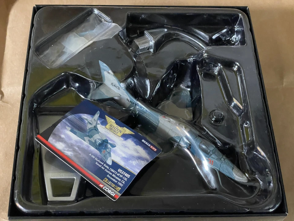 corgi A-4m 1/72 die cast US37405 Skyhawk - Immagine 2 di 4