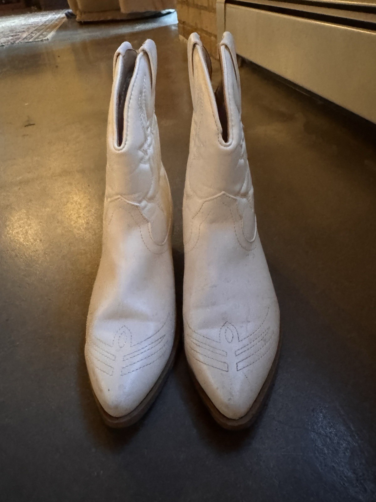 Women’s White Western Ankle Boots Pull On Pointed Toe Embroidered
