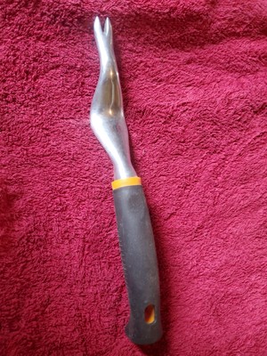 Fiskar Ergo Handle Weeder Garden Tool