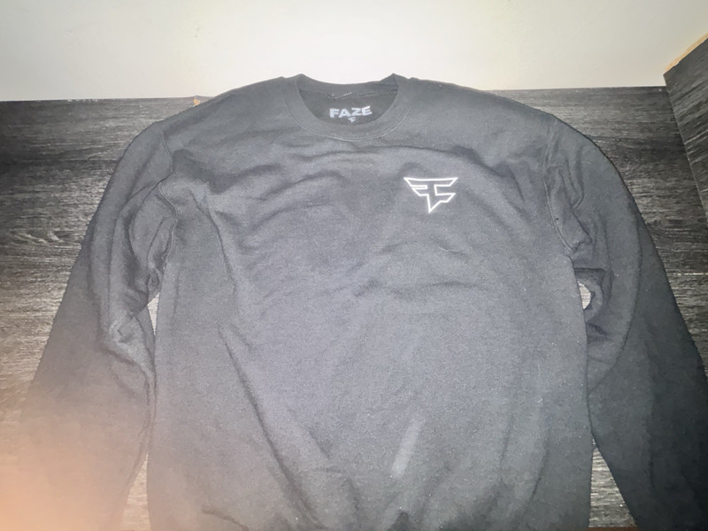 FaZe Men’s Black Long Sleeve Crew Neck Graphic Logo T-Shirt, Size M