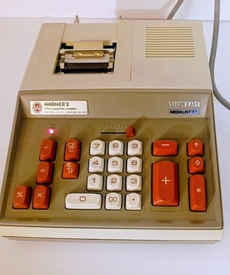 VINTAGE VICTOR MEDALIST 305 COMMERCIAL ADDING MACHINE  CALCULATOR, W/ POWER CORD