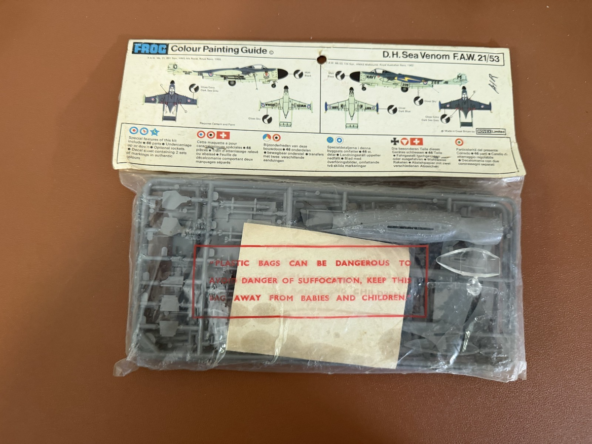 SDG Frog D.H. Sea Venom F.A.W. 21/53 Airplane Plane 1/72 Scale
