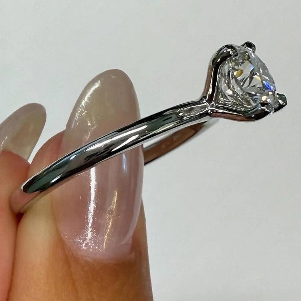 Anillo de compromiso de diamantes cultivados en laboratorio redondo de 1,25 quilates IGI D VS1 en platino sólido 950 Foto 4 de 4