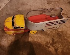 rare vintage Wyandotte Express Cattle Truck And Trailer pressed steel toy. Nice.