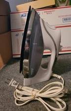 Sunbeam Steam And Dry Iron Model 4238-000 1400 Watt