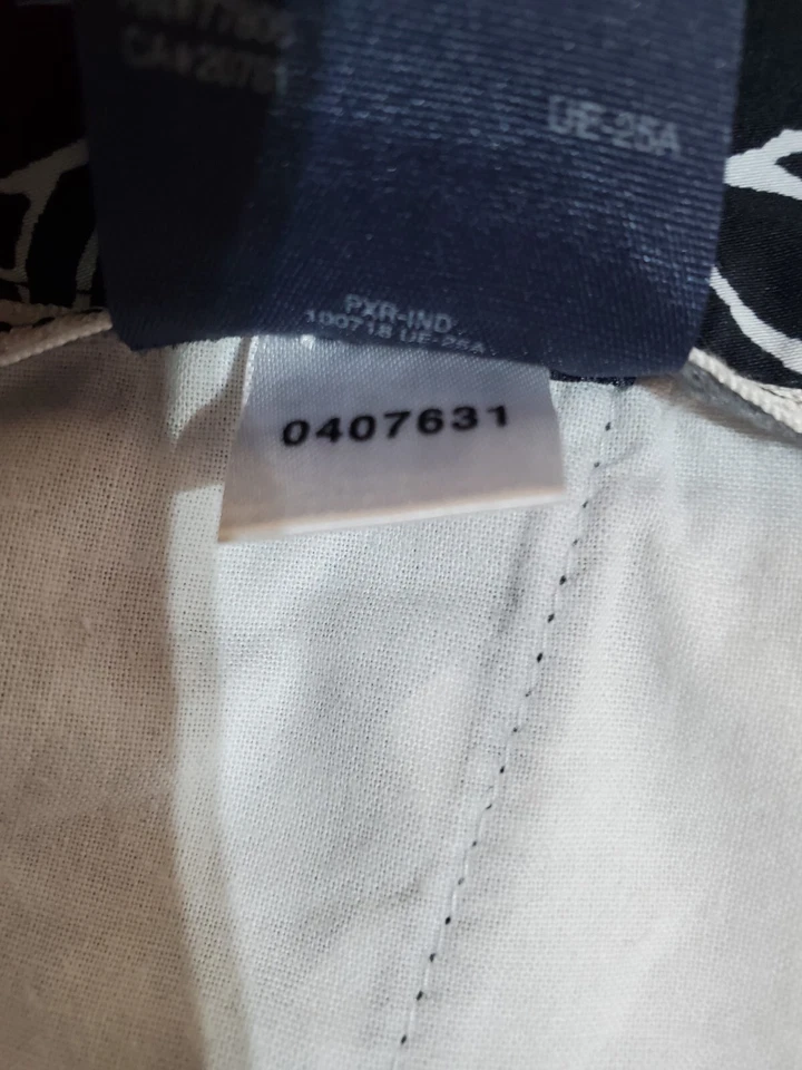 Bermudas Tommy Hilfiger para mujer florales blancas y negras talla 4 mezcla de algodón Foto 4 de 4