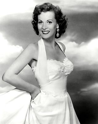ACTRESS MAUREEN O'HARA - 8X10 PUBLICITY PHOTO (ZY-020)