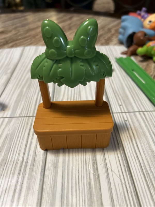 Minnie Mouse Island adventure Tiki shack Accessory