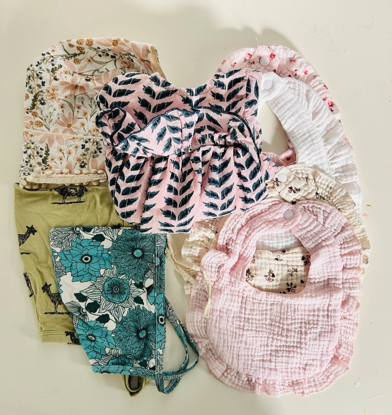 Baby Bundle Of Of 8, Hats And Bibs , Pink Chicken ,baby girl, Kate Quinn.
Opens in a new window or t