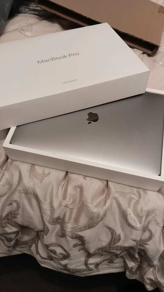 Apple MacBook Pro 16" 2019 · i7 · 32GB · 512GB, photo 2 of 5