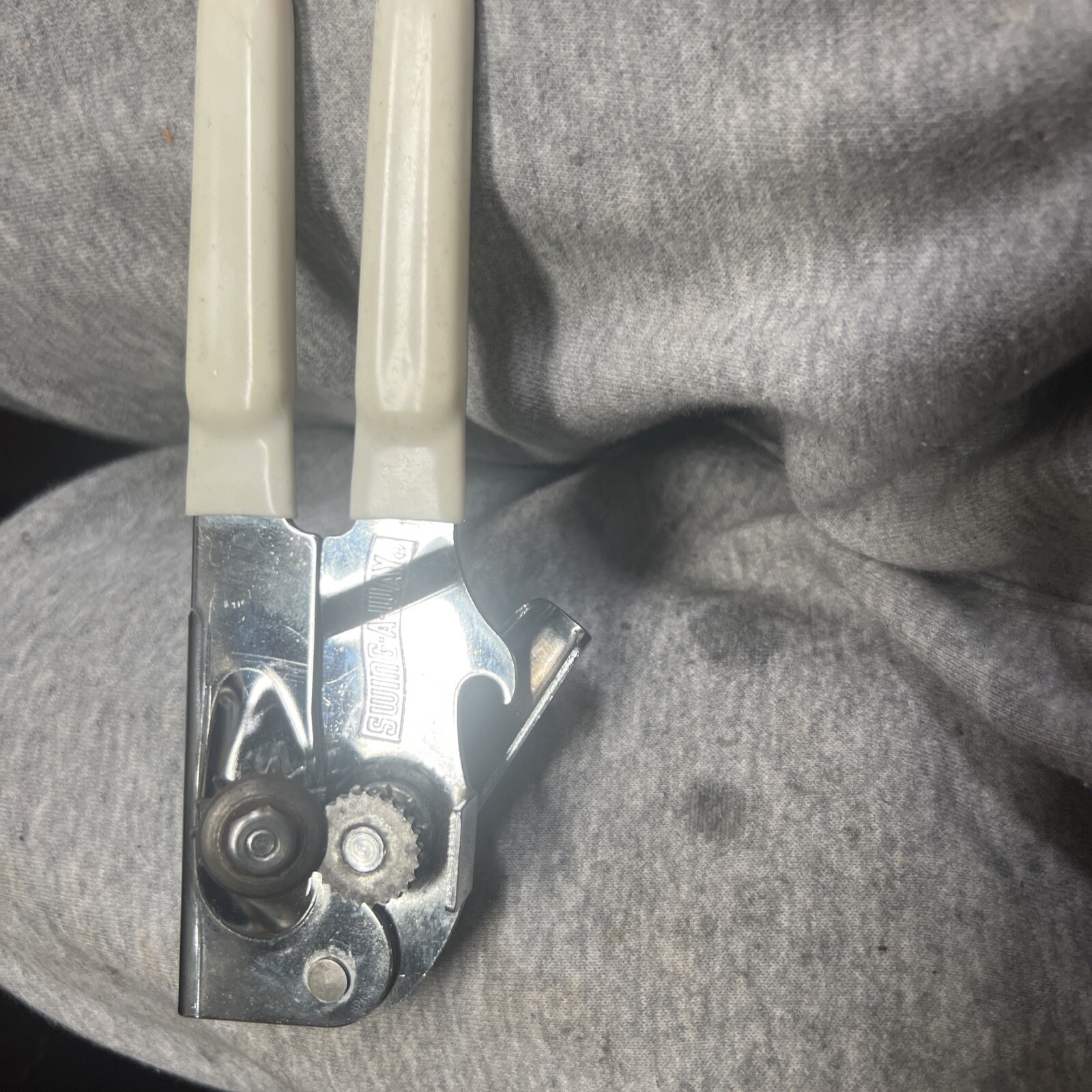 Vintage Swing-A-Way  Can/BottleJar/ Opener - tested White USA