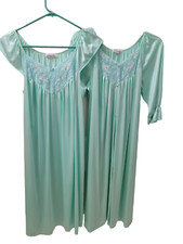 Vtg Vanity Fair 2 Pc Robe  Nightdress Aqua Blue Embroidered Floral Womens Small