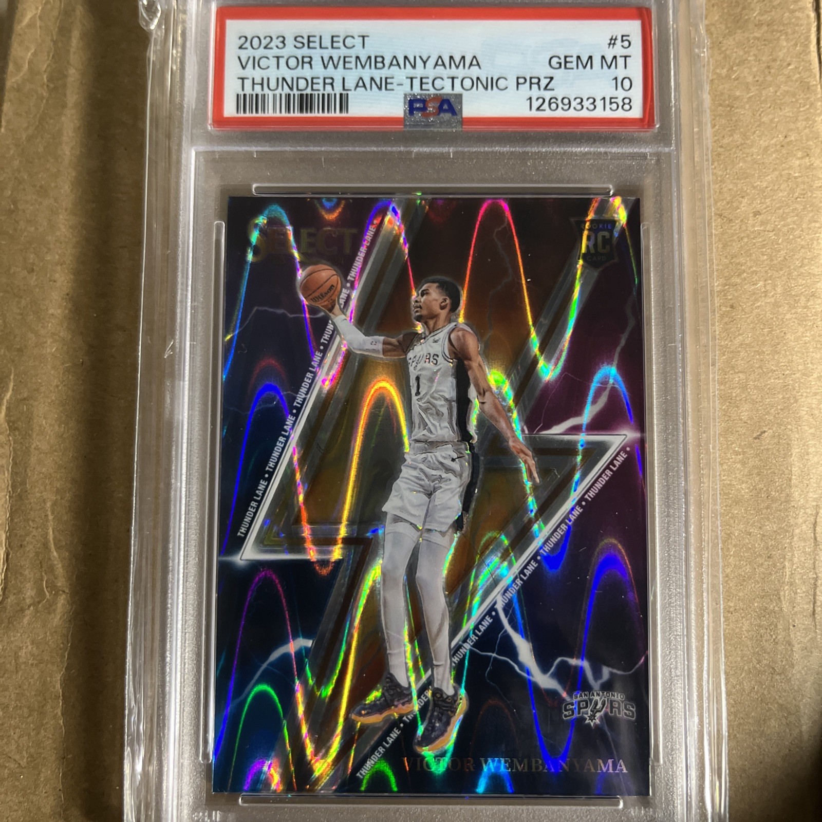 PSA 10 -2023-24 Panini Select - Thunder Lane Victor Wembanyama #5 Tectonic Prizm