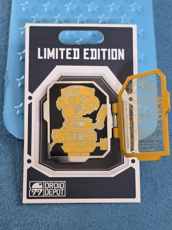 Disney DLR Star Wars Galaxy's Edge 2019 Droid Depot DJ R3X Rex LE 1500 con bisagras Foto 2 de 2