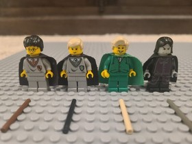 LEGO Harry Potter: The Dueling Club 4733 (Complete w/Manual and Minifigs)