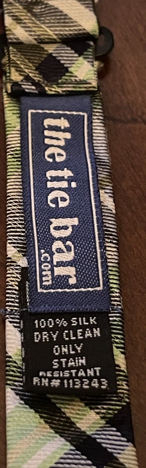 The Tie Bar Green Hand Made 100% Silk Men’s Bow Tie Made In China - Image 2 of 4