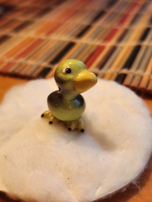 Retired Hagen Renaker Parrot Parakeet Baby Variation Green no Red