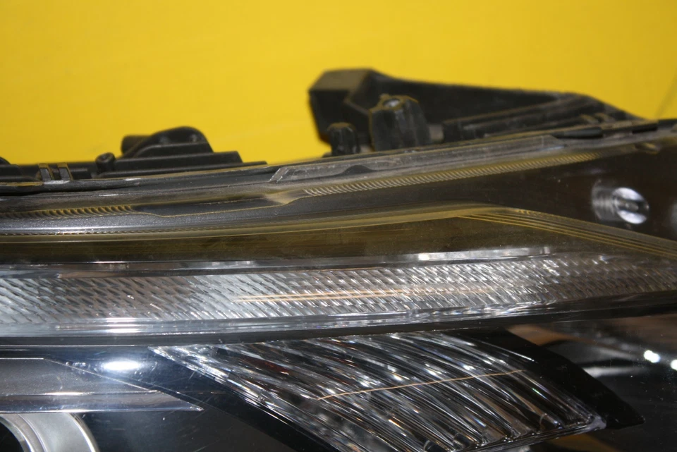 FARO DERECHO DRL ORIGINAL PEUGEOT 2008 2016-2019 9825313580 *DAÑADO* Foto 2 de 4