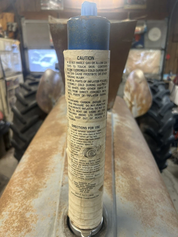 Inflador de neumáticos vintage GM Cadillac 9590212 p205/75d15 polizón repuesto k16 Foto 2 de 2