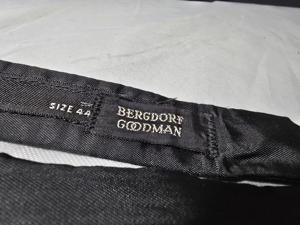 Bergdorf Goodman Black Pleated Satin Mens Adjustable Cummerbund 28" to 46" - Image 3 of 4