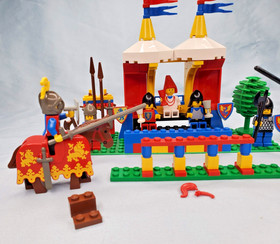 LEGO Castle: Knight's Challenge 1584 100% complete except for 2 feathers