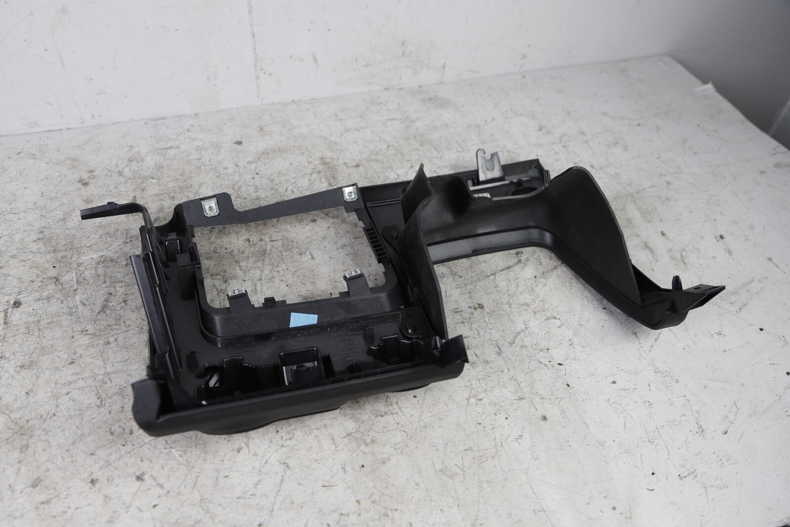 2014-2020 MASERATI GHIBLI DASH DASHBOARD LEFT DRIVER SIDE LOWER KNEE PANEL OEM