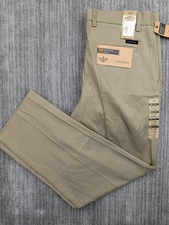 Dockers D3 Men’s Classic Fit Pleated Khaki Pants Beige Cotton Men's 34x29 NWT