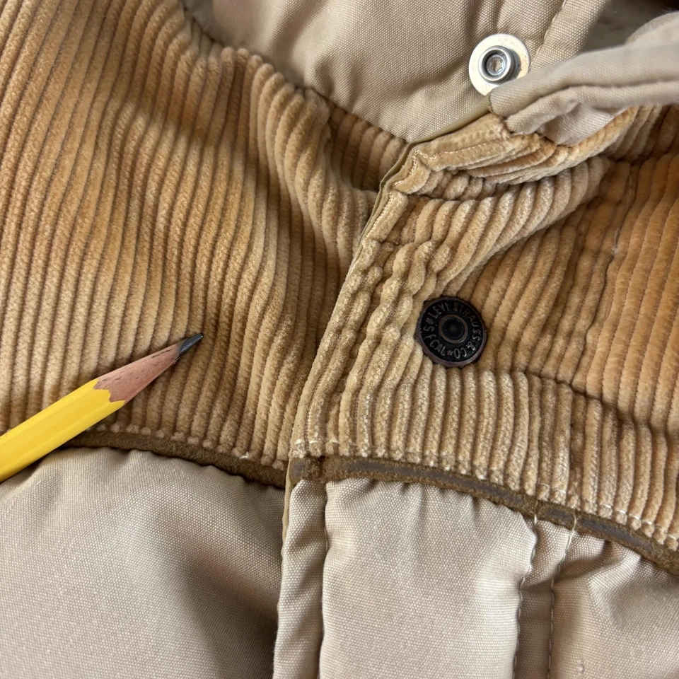 Chaleco vintage Levi's para hombre medio bronceado acolchado pana yugo occidental años 70 Foto 2 de 4