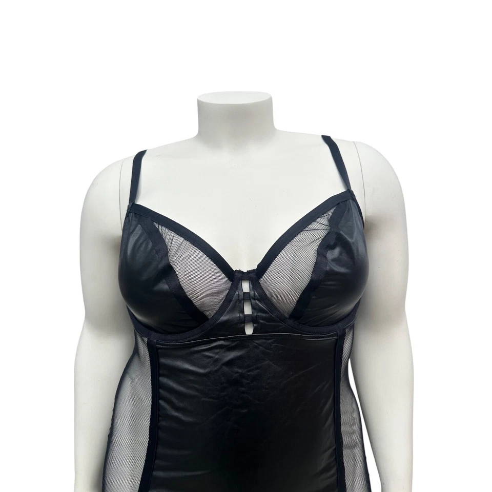 Torrid 女式钢圈 Chemise 尺寸 2 人造皮革网眼性感黑色连衣裙懒人鞋 — 第 3/4 张图片