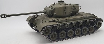 Tamiya 1:16 RC U.S. M26 Pershing T26E3 Tank & Spektrum Controller