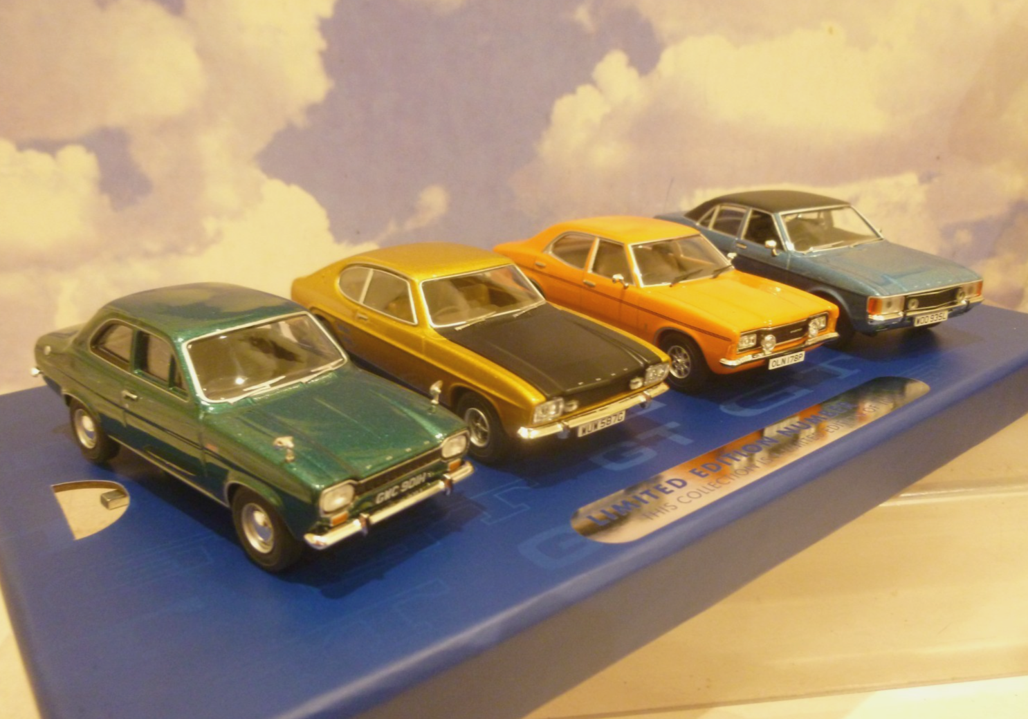 CORGI 1/43 FORD GT SET 4 VANGUARDS CAPRI MK1/ESCORT/CONSUL/CORTINA MK3 VC01402