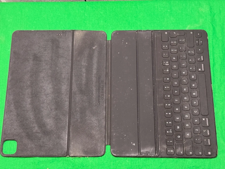 Apple iPad Pro 12,9" Gen. 4.5  Smart Keyboard Folio  starkgebraucht QWERTY - ENG