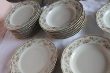 K&A Speiseteller Krautheim Astrid Blumenranke Seri8735 mit Stempel z.Tl. US-Zone