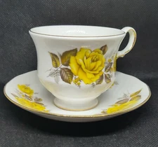 QUEEN ANNE china England 8616 Yellow Roses pattern Cup & Saucer (B15)