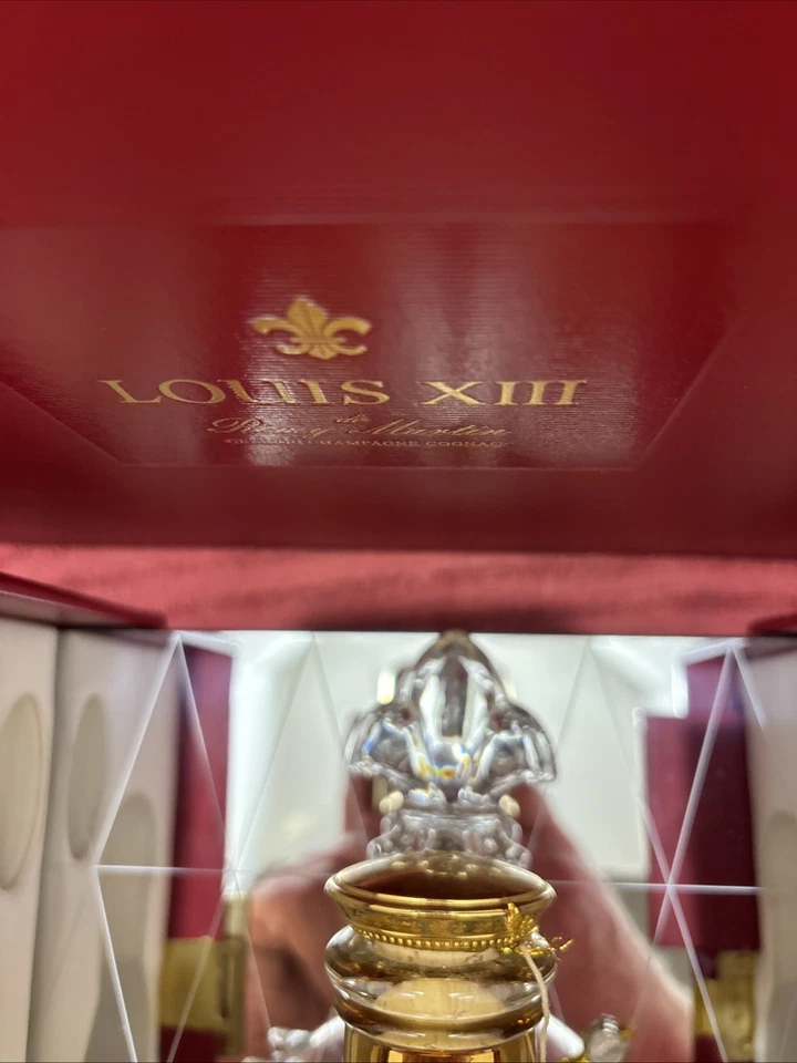 Remy Martin Louis XIII бутылка, книга и витрина баккара кристалл - Изображение 3 из 4