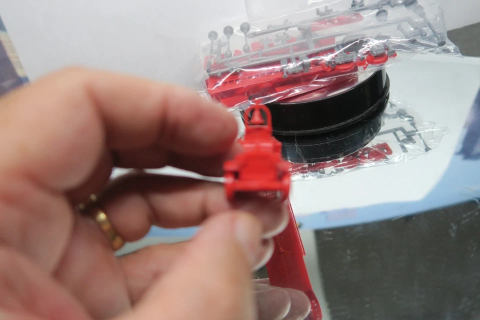 MODEL POWER HO SCALE OLD STYLE FIRE ENGINES 1 BUILT AND 1 UNBUILT FROM KIT! - Image 3 of 4