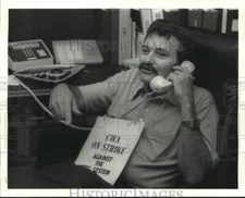 1983 Press Photo Jerico Fernandez, discusses strike against Bell System.