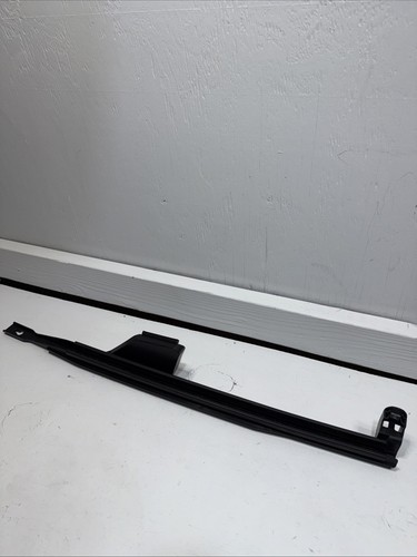 14-24 RAM PROMASTER FRONT DOOR GLASS LOWER RIGHT CHANNEL OEM MOPAR 1398692080 - Picture 2 of 7