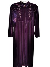 Vintage Saybury Medium Purple Velvet Long Nightgown Zip Front Embroidered Flower