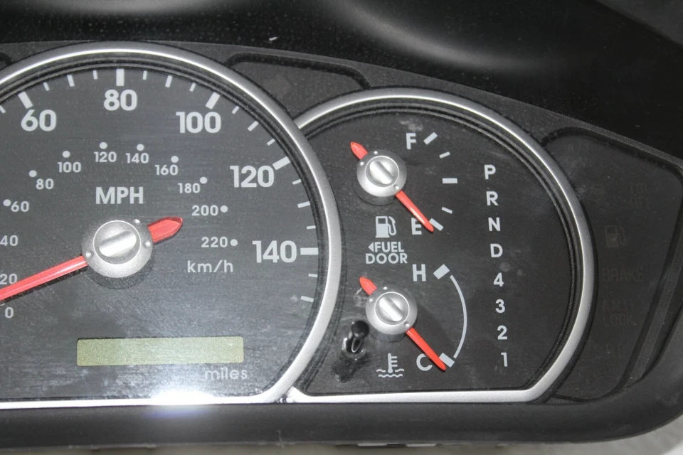 Cuadro de instrumentos velocímetro medidores de panel 09 Mitsubishi Galant 71.830 millas Foto 3 de 4