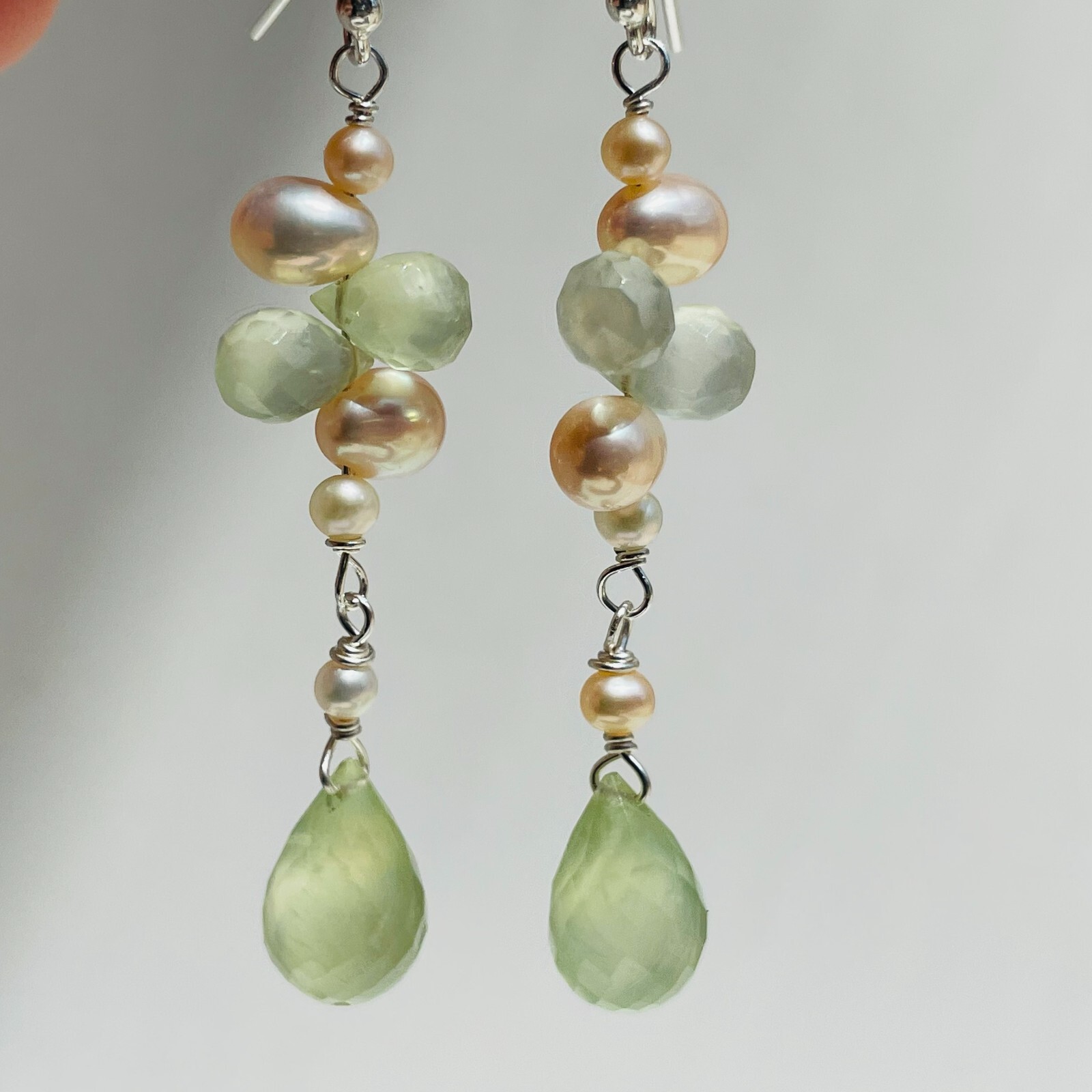 Boucles d'oreilles perles de culture eau douce et pierre précieuse préhnite 1660